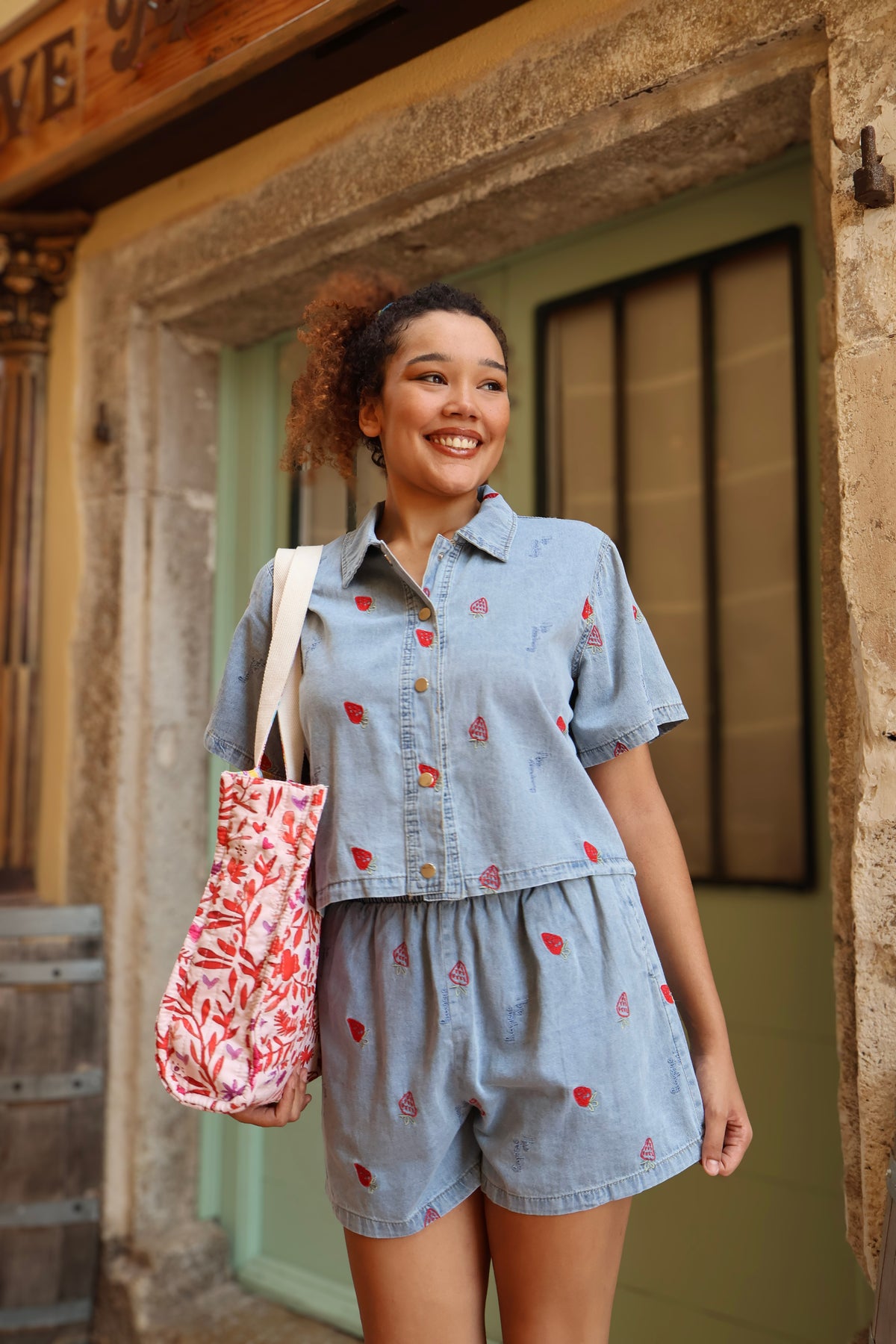 ENSEMBLE EN COTON SHORT ET CHEMISE CERISE